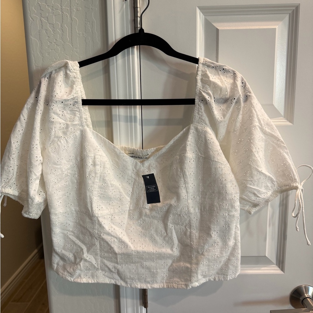 Abercrombie & Fitch White Eyelet Puff Sleeve Blouse
